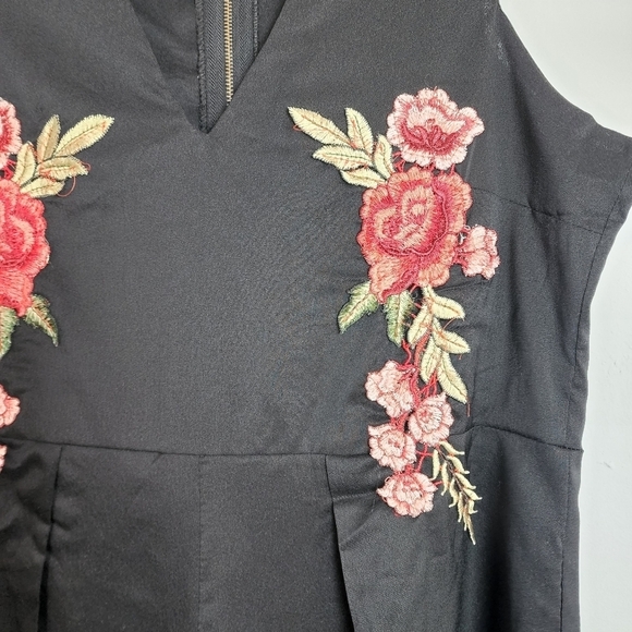 Chocker Neck Embroidered Black Women's Romper Size XL - Picture 3 of 7